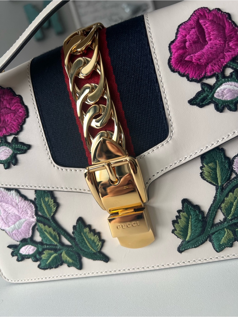 Gucci White Sylvie Floral Embroidered Leather Shoulder Bag - Picture 4 of 16